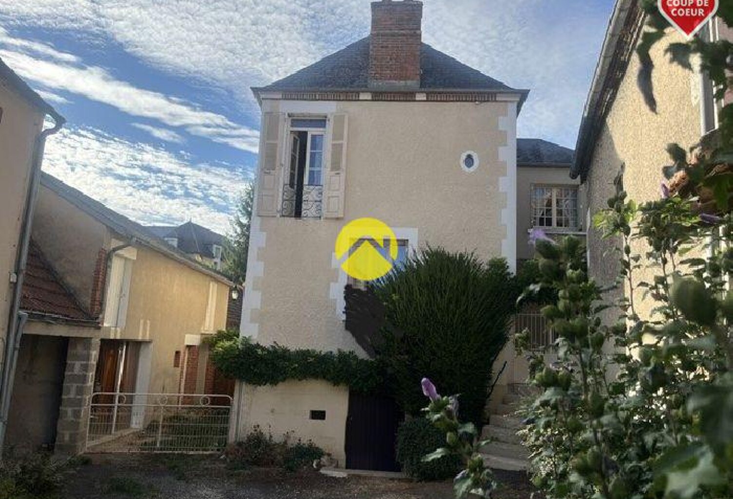 Niché dans le vignoble — photo 1