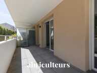 Rare sur le secteur : T3 récent de 63 m² (DPE A) avec terrasse et box fermé en vente vente et situé à Rousset (13790) — photo 2