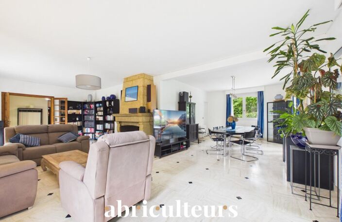 Magnifique Propriété Familiale de charme de 310 m² avec piscine et magnifique jardin arboré en vente à Yerres (91) — photo 5