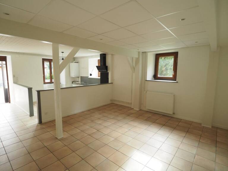 A louer appartement T3 en rez de chaussée de 73.85 m2 à VESC — photo 1