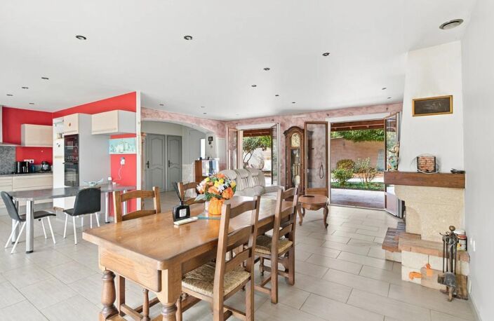 Maison familiale avec jardin, espace bien-être et préau — photo 3