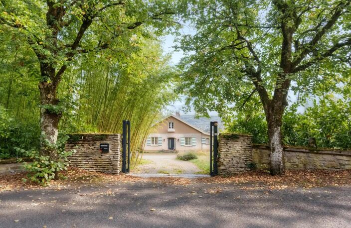 VESOUL – UNE MAISON FAMILIALE AUX VOLUMES EXCEPTIONNELS — photo 2