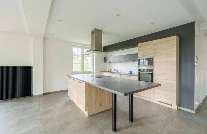 VESOUL – UNE MAISON FAMILIALE AUX VOLUMES EXCEPTIONNELS — photo 5