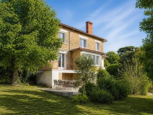 Maison de 193 m² situé à Thenon — photo du bien