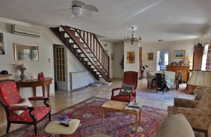 Maison de 7 pièces de 203 m² à Nîmes — photo 4