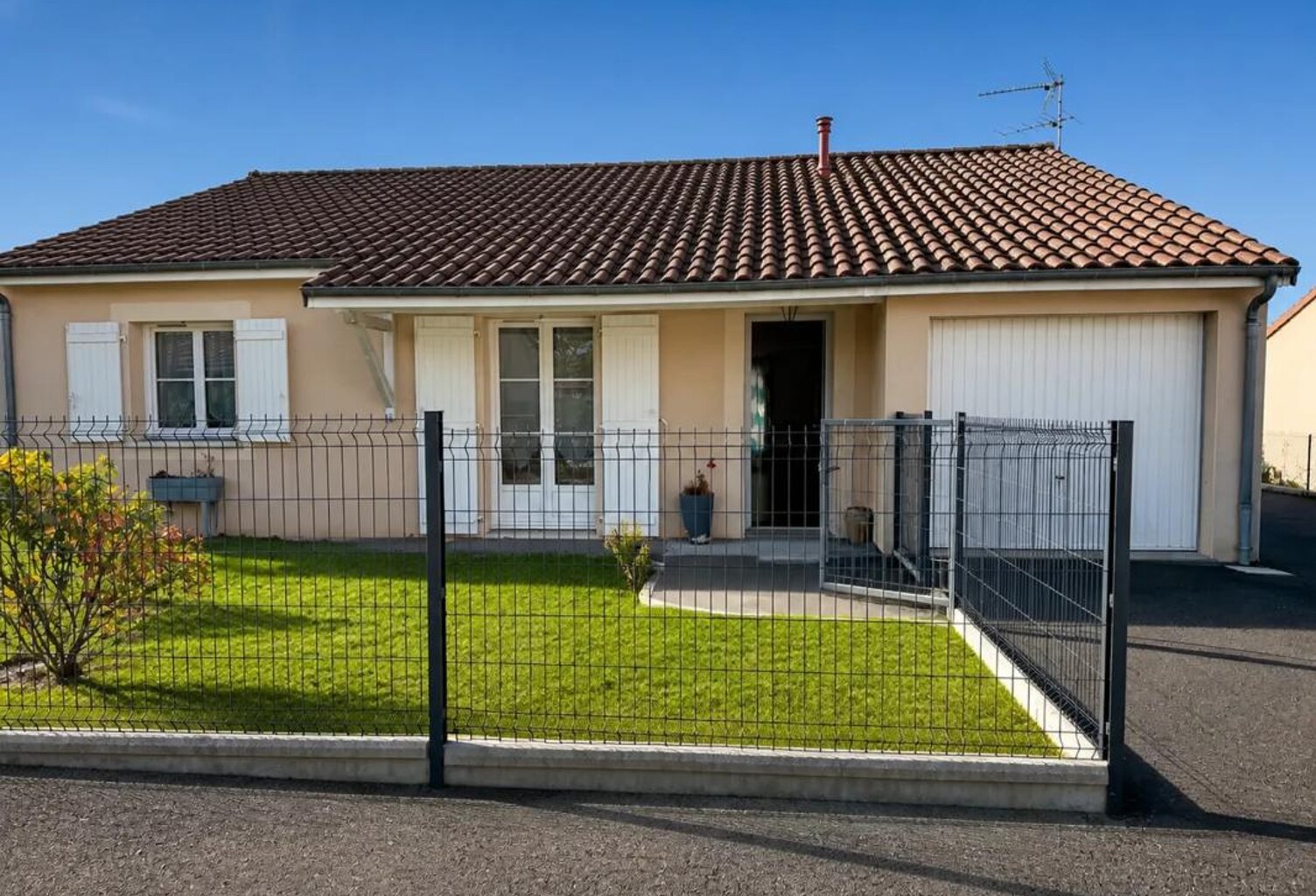Maison de 4 pièces de 102 m² à Rochechouart — photo 1