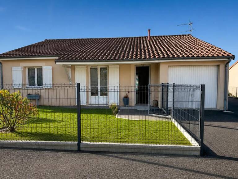 Maison de 4 pièces de 102 m² à Rochechouart — photo 1