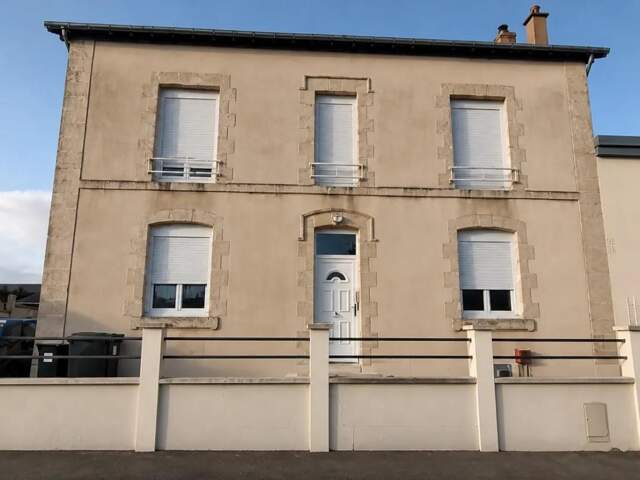 Immeuble de rapport rénové de 9 logements de 125 m2 habitables (150 m² au sol) à Pruillé-le-Chétif — photo du bien