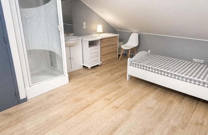 Immeuble de rapport rénové de 9 logements de 125 m2 habitables (150 m² au sol) à Pruillé-le-Chétif — photo 3