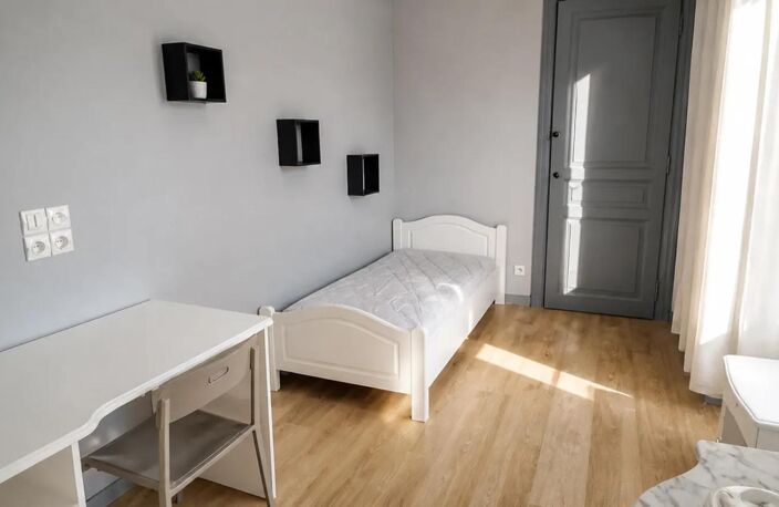 Immeuble de rapport rénové de 9 logements de 125 m2 habitables (150 m² au sol) à Pruillé-le-Chétif — photo 5