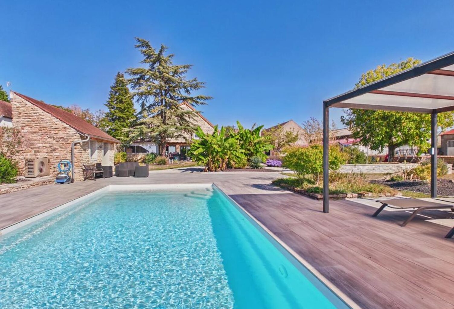 MAISON 267 M² + 3 LOGEMENTS INDÉPENDANTS – PISCINE – DÉPENDANCE — photo 1