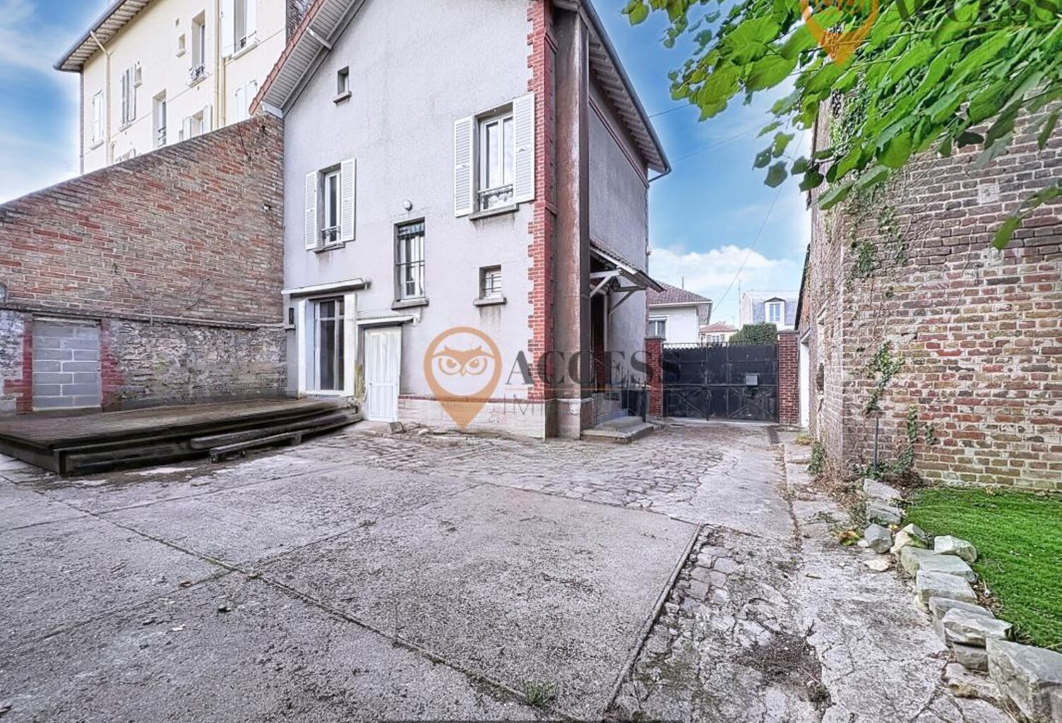GROSLAY - Meulière familiale avec dépendance de 150m2 ! — photo 1