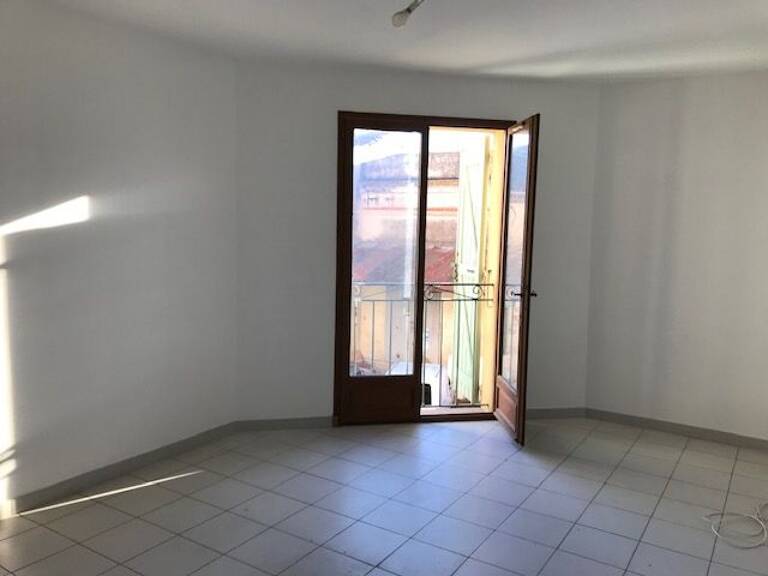 LE BEAUSSET - Appartement  2 pièces au 1er étage — photo 1