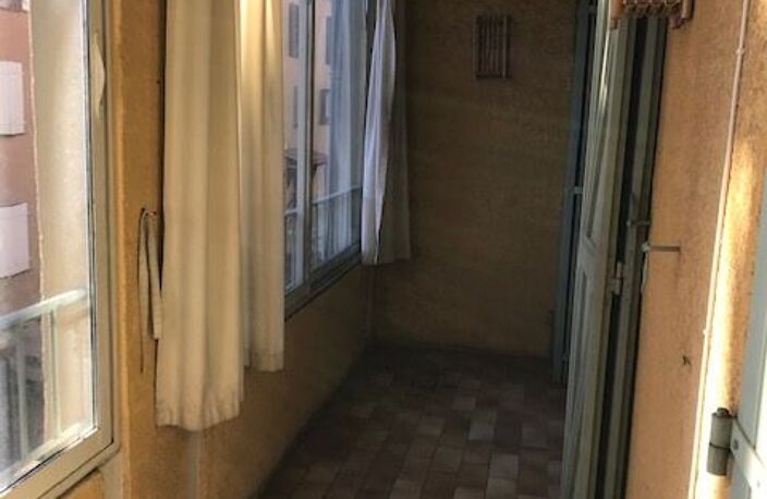 LE BEAUSSET - Appartement  2 pièces au 1er étage — photo 2