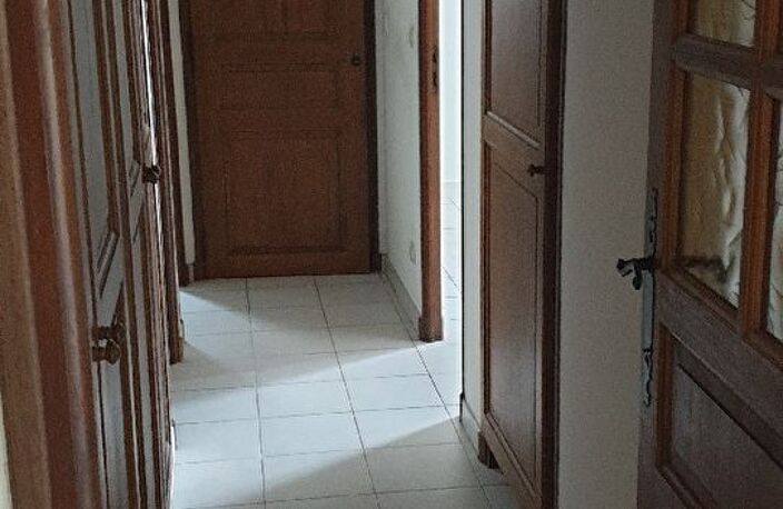LE BEAUSSET - Appartement  2 pièces au 1er étage — photo 4