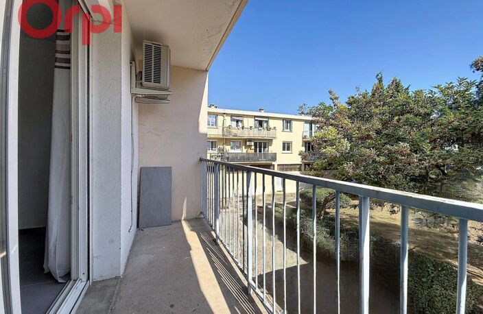 Appartement À Vendre 3 pièces La Seyne/mer - ascenseur - parking - DPE C — photo 3