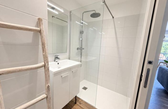 Saint Mandrier 83, 430–par Roland, appartement rénové, vendu, meublé, ascenseur, cave, dernier étage — photo 5