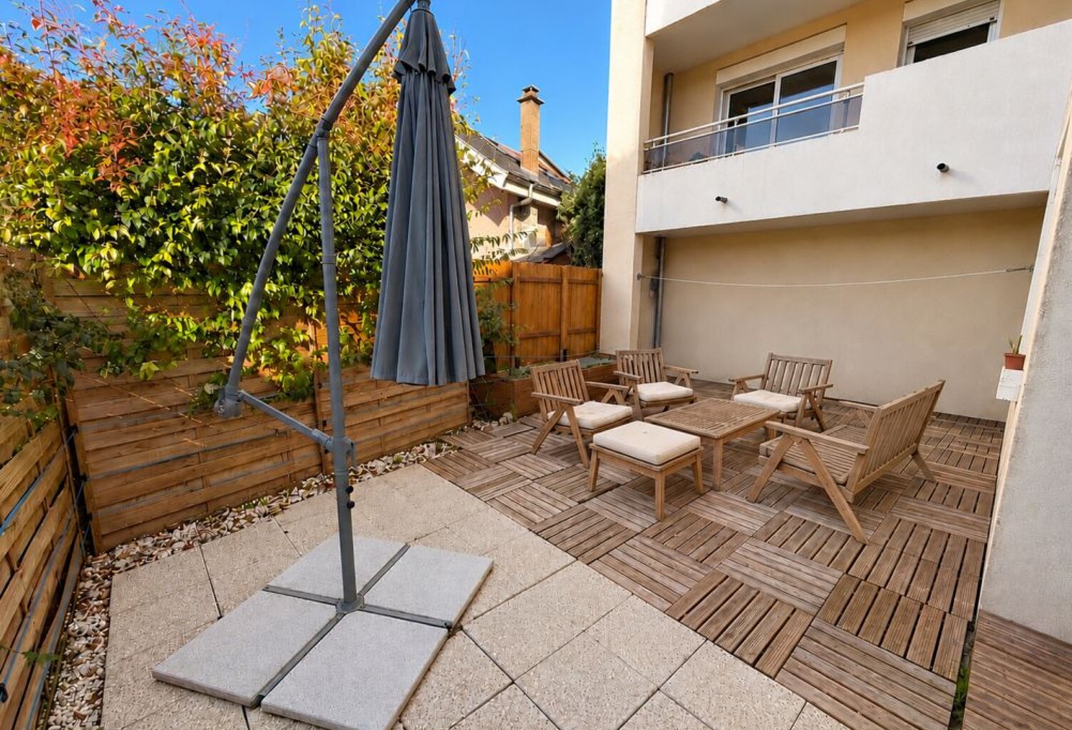 🏡 À LOUER – APPARTEMENT T2 MEUBLÉ AVEC GRANDE TERRASSE – CRUSEILLES — photo 1