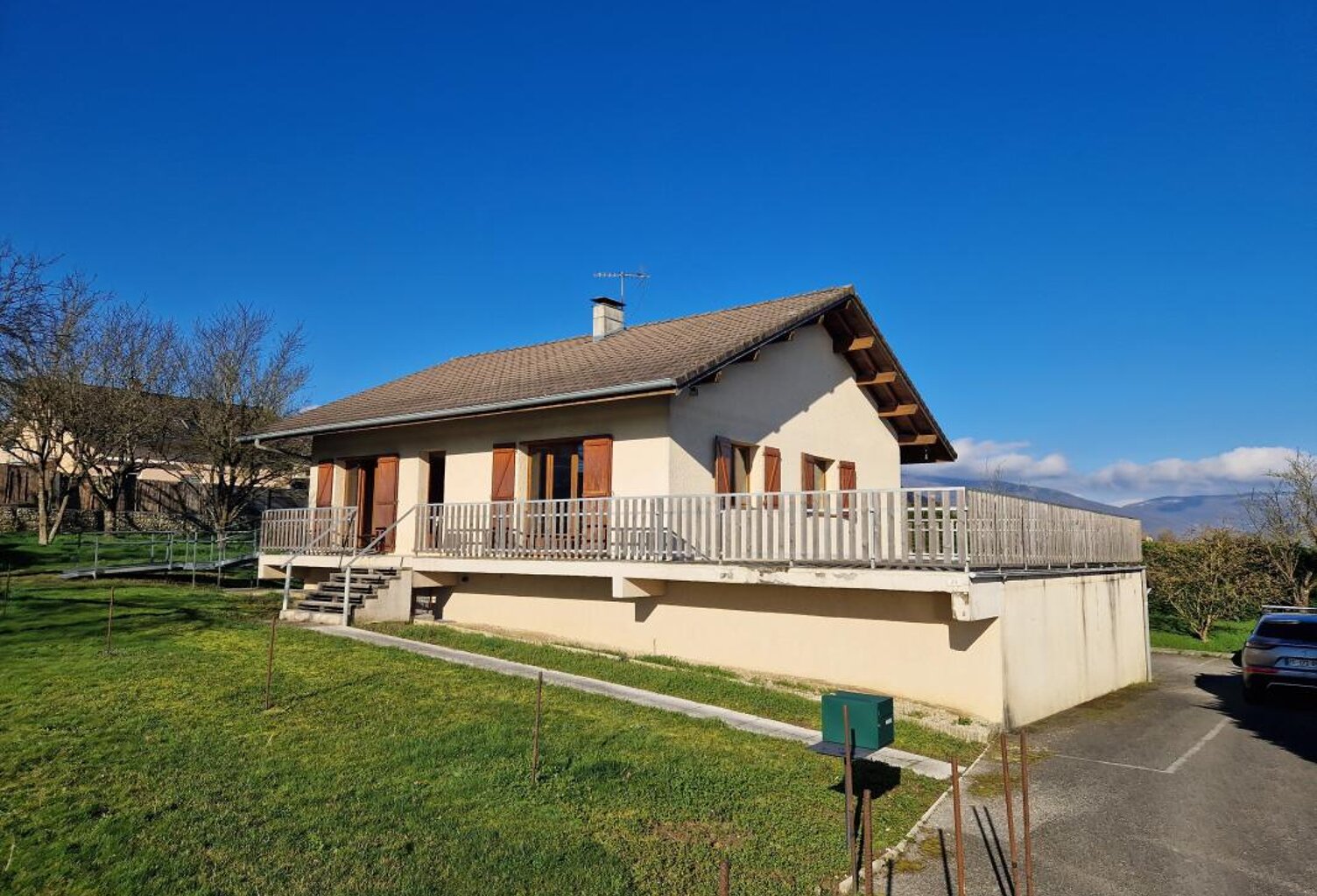 À VENDRE À SALES – MAISON INDIVIDUELLE AVEC DEUX LOGEMENTS — photo 1