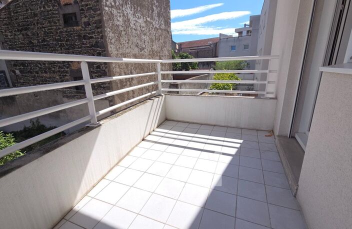 T2 meublé avec extérieur, garage et cave — photo 5