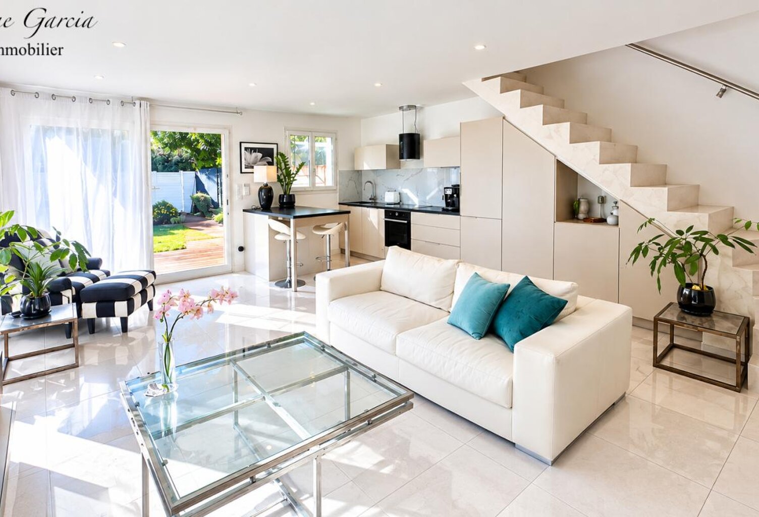 SANARY SUR MER - A 10 MINUTES A PIED DU PORT - MAISON INDIVIDUELLE 106 M² - TERRAIN 133 M² - GARAGE 27 M² — photo 1