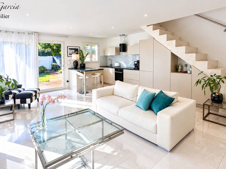 SANARY SUR MER - A 10 MINUTES A PIED DU PORT - MAISON INDIVIDUELLE 106 M² - TERRAIN 133 M² - GARAGE 27 M² — photo 1
