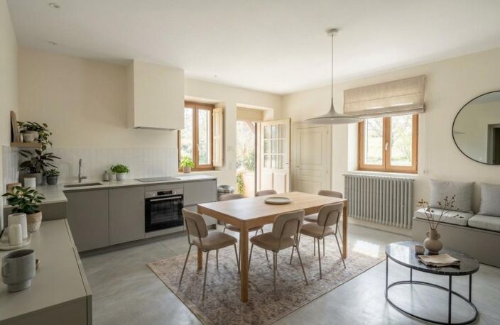 maison de village avec cour fermée et terrain en face — photo 4