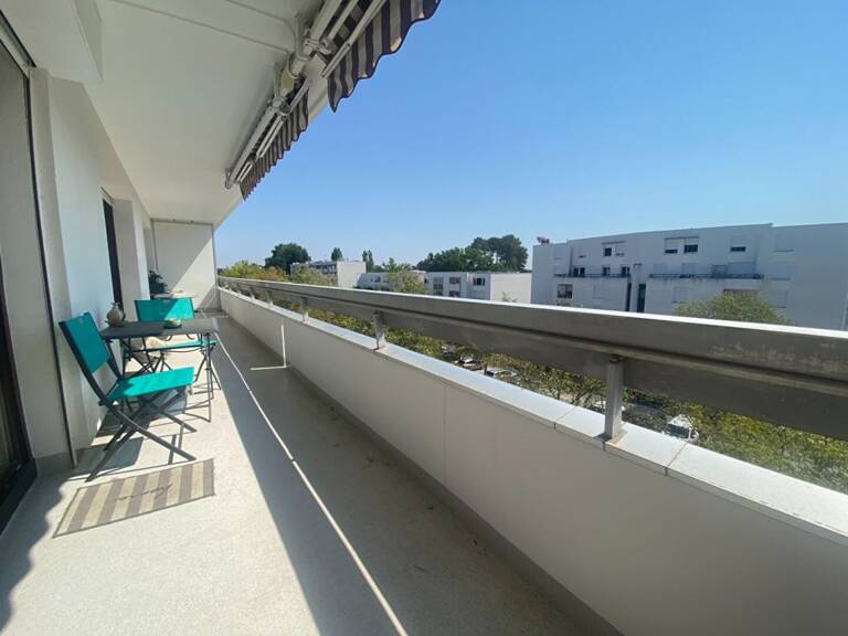 Bel appartement cossu, en dernier étage avec 20m² de terrasse, vue dégagée, 2 ch , celliers et cave — photo 1
