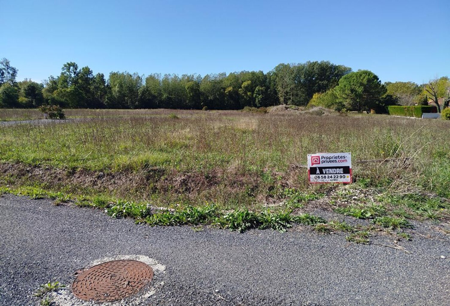 Terrain 1080 m² viabilisé à coànstruire - Gimeux 16310 — photo 1
