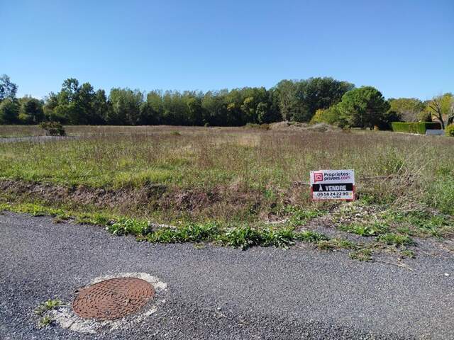 Terrain 1080 m² viabilisé à coànstruire - Gimeux 16310 — photo du bien