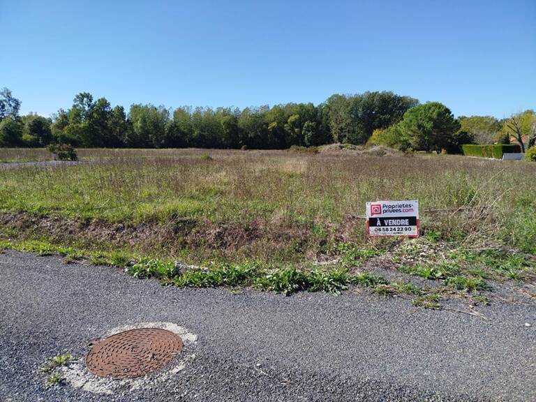 Terrain 1080 m² viabilisé à coànstruire - Gimeux 16310 — photo 1