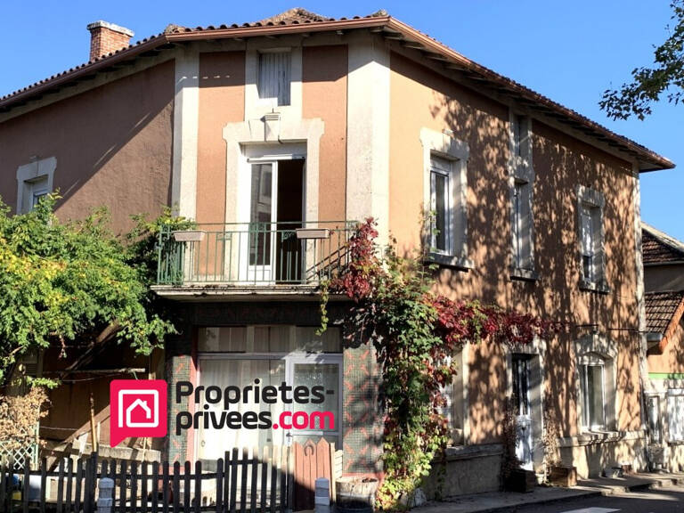 Maison de village 240 m², 6 chambres, avec jardin et local commercial — photo 1
