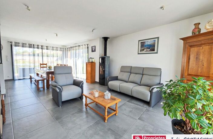 Maison 100 m² avec 2 chambres , 2 garages, grand carport et jardin — photo 4