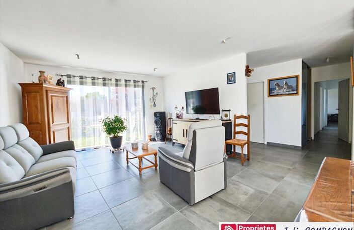 Maison 100 m² avec 2 chambres , 2 garages, grand carport et jardin — photo 5