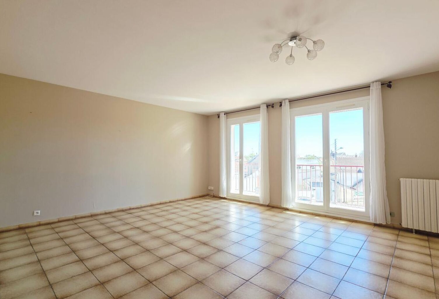 APPARTEMENT 105M² 5 PIECES 4 CHAMBRES BALCON GARAGE — photo 1