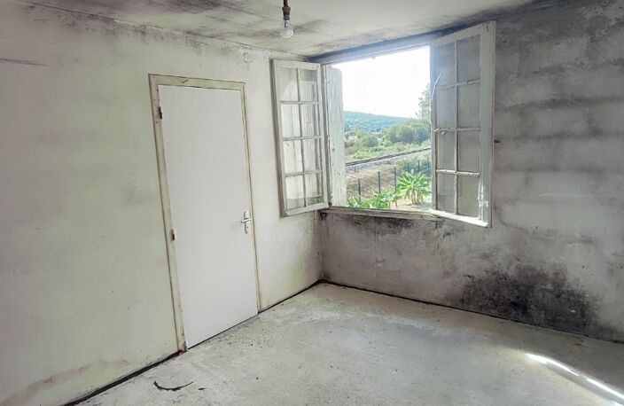 PROCHE CENTRE VILLE, BÂTIMENT EN BRIQUE DE 200 M² ENVIRON SERVANT D' ENTREPÔT COMPRENANT AU REZ DE CHAUSSÉE UN T3 LOUÉ LE TOUT SUR 456 M² DE TERRAIN.  — photo 4