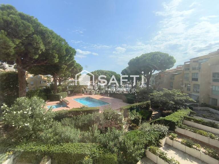 T3 traversant avec vue port et piscine — photo 1
