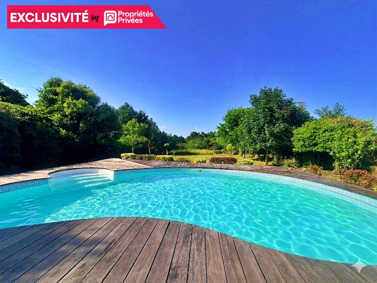 Maison de caractère au style unique 125 m² 6 pièces avec piscine garage et vue nature à Quinsac — photo 1