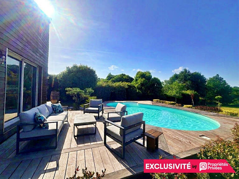 Maison de caractère au style unique 125 m² 6 pièces avec piscine garage et vue nature à Quinsac — photo 1