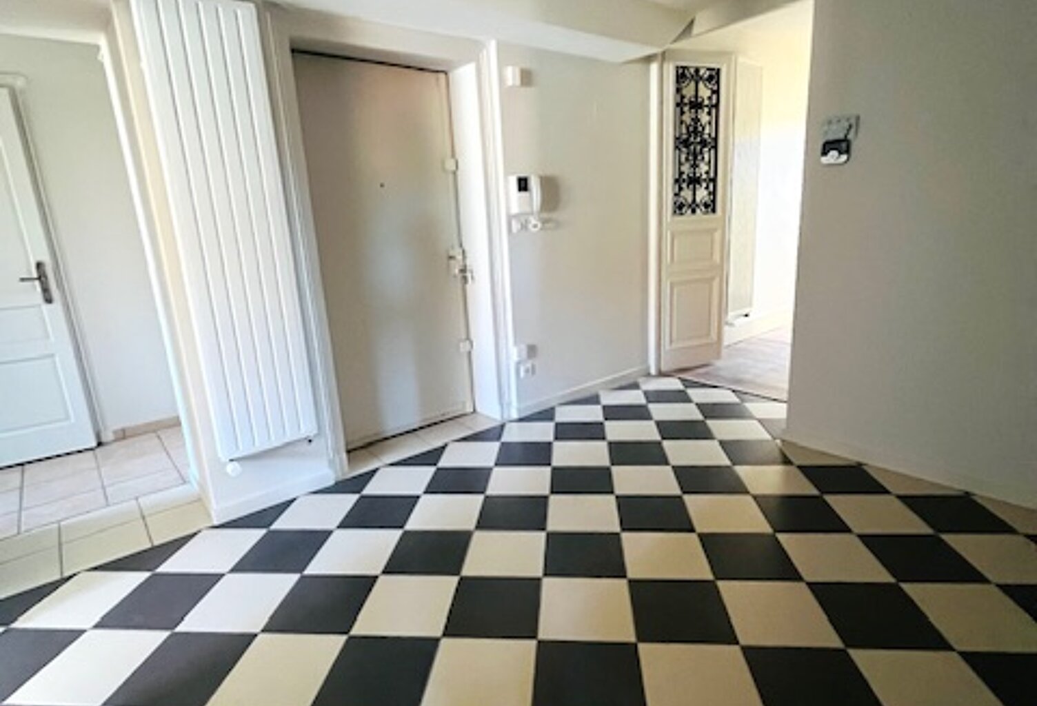 A VENDRE BEL APPARTEMENT ANNEES 1900 BORD DE LOIRE ROANNE 42300 — photo 1