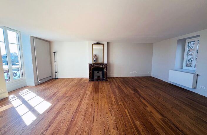 A VENDRE BEL APPARTEMENT ANNEES 1900 BORD DE LOIRE ROANNE 42300 — photo 3
