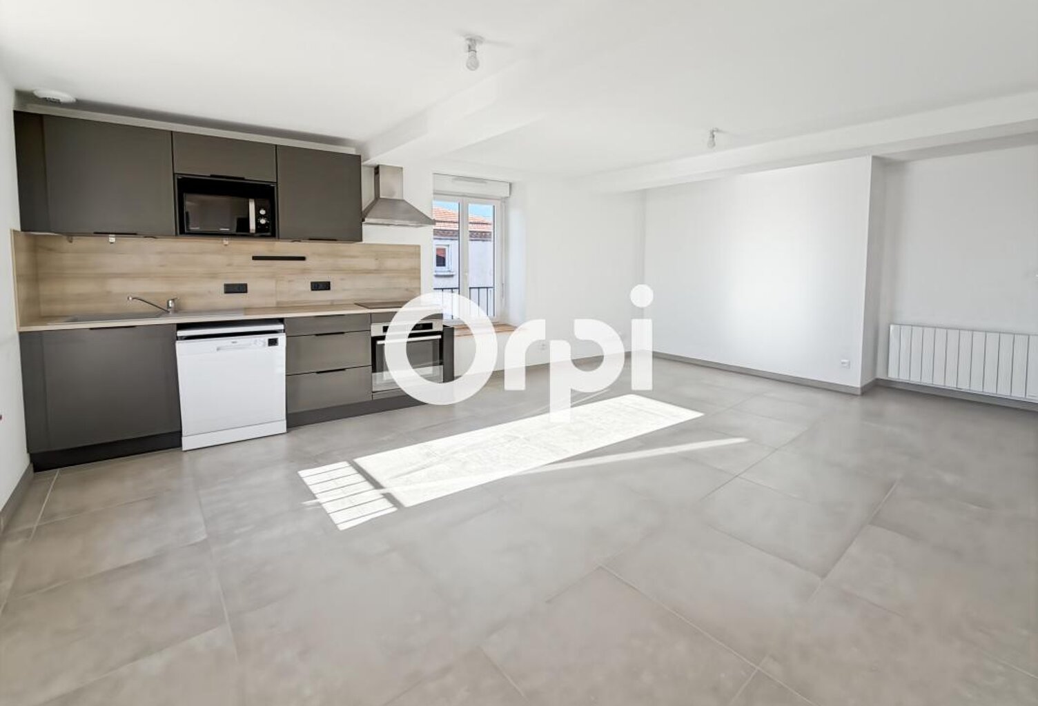 À LOUER – Appartement T2 entièrement rénové à Saint-Martin-en-Haut — photo 1