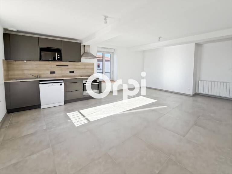 À LOUER – Appartement T2 entièrement rénové à Saint-Martin-en-Haut — photo 1