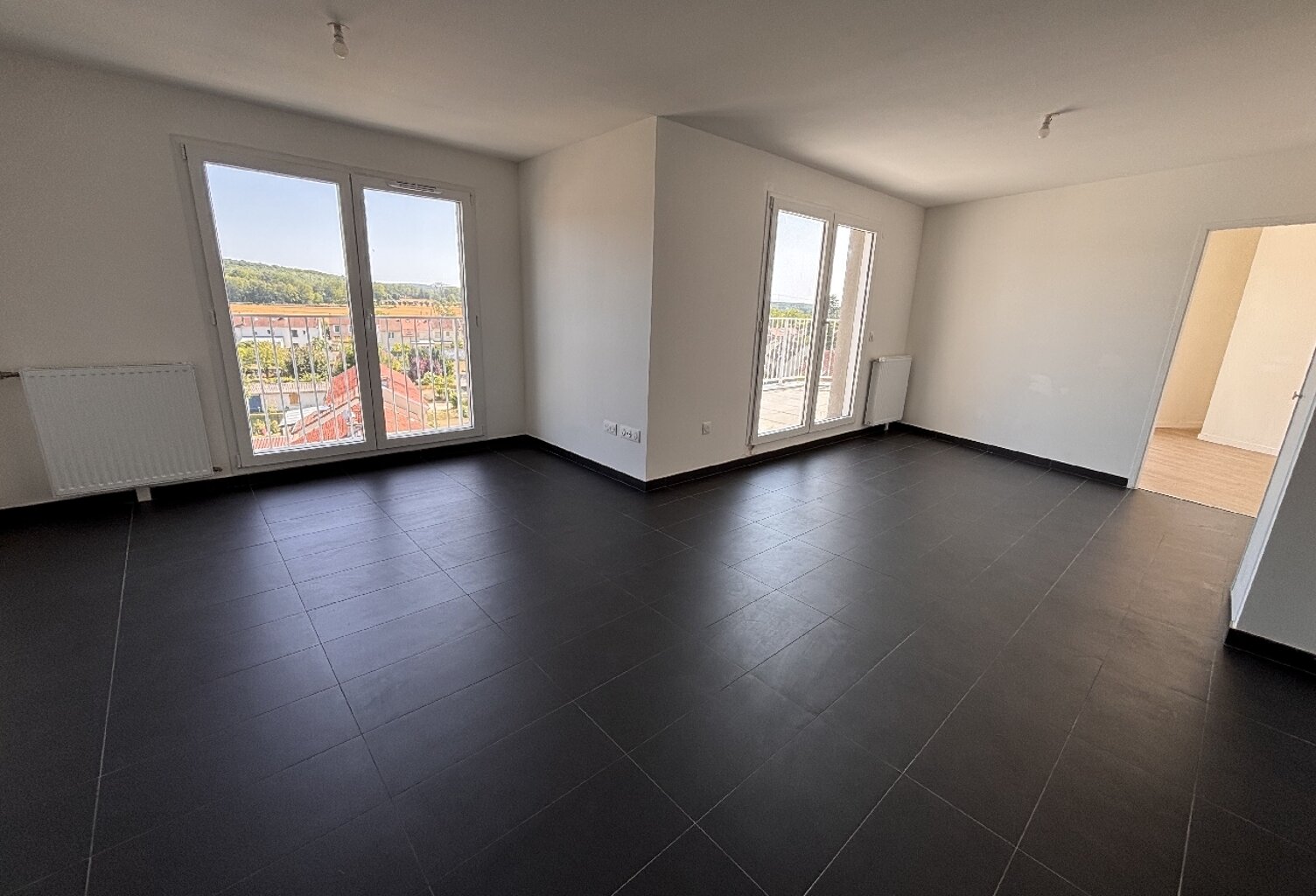 Location appartement 3 pièces 65 m² à Beaumont-sur-Oise (95260) — photo 1
