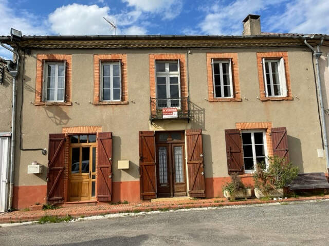 Simorre, maison de village de 220m2 avec jardinet/cour de 90 — photo du bien