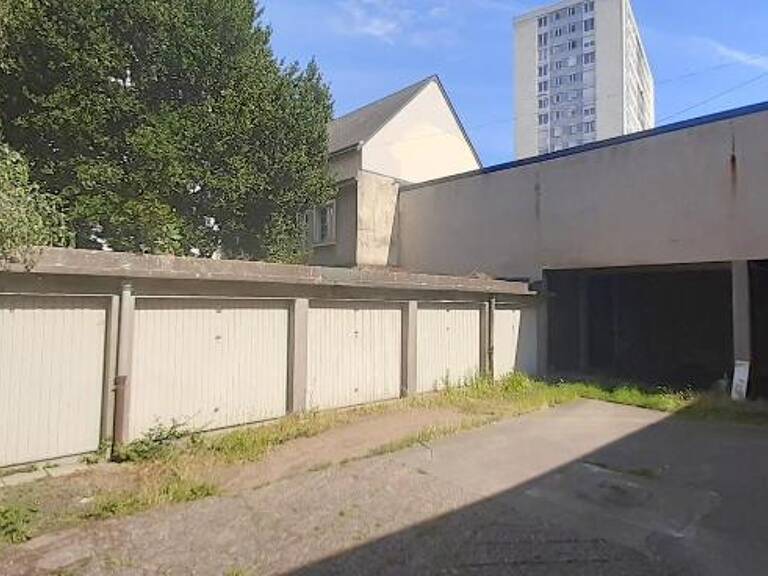 Garage   — photo 1