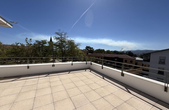 Location appartement 4 pièces 103 m² à Charbonnières-les-Bains (69260) — photo 2