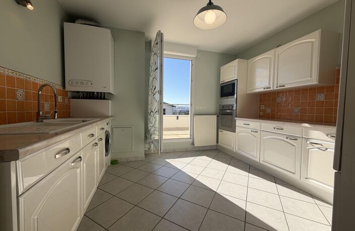 Location appartement 4 pièces 103 m² à Charbonnières-les-Bains (69260) — photo 4
