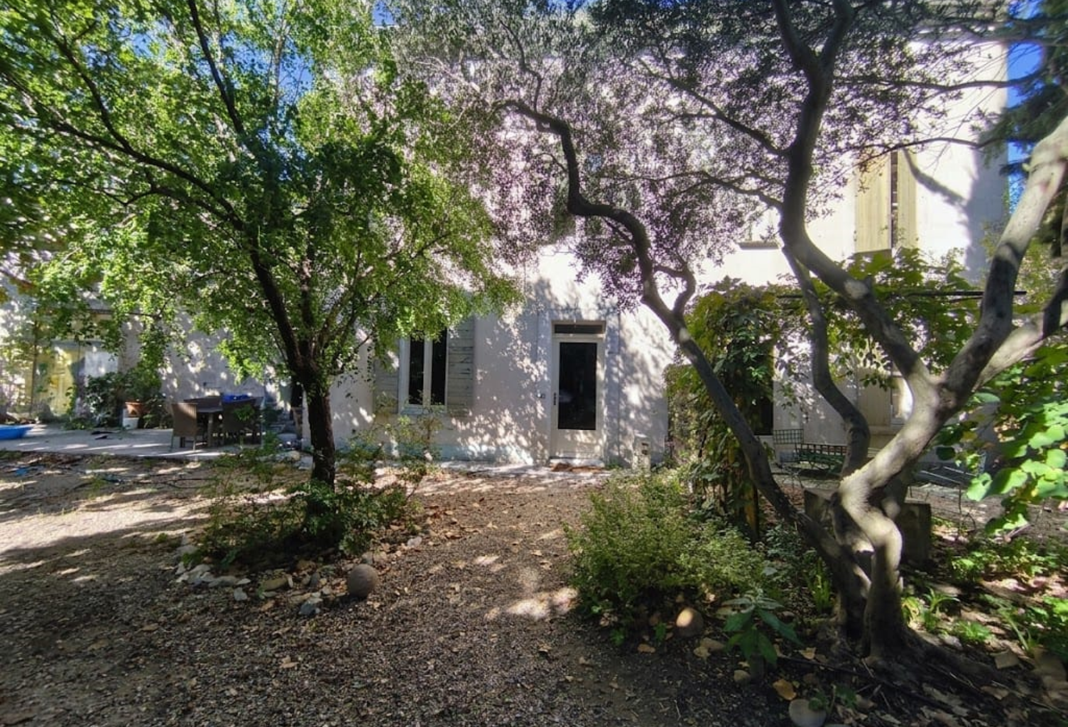 DPT (13) A VENDRE  MAS DE VILLAGE AU CENTRE DE BOULBON — photo 1