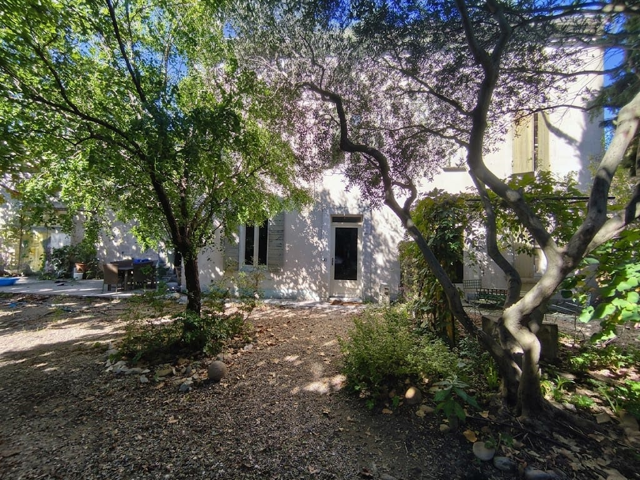 DPT (13) A VENDRE  MAS DE VILLAGE AU CENTRE DE BOULBON — photo du bien